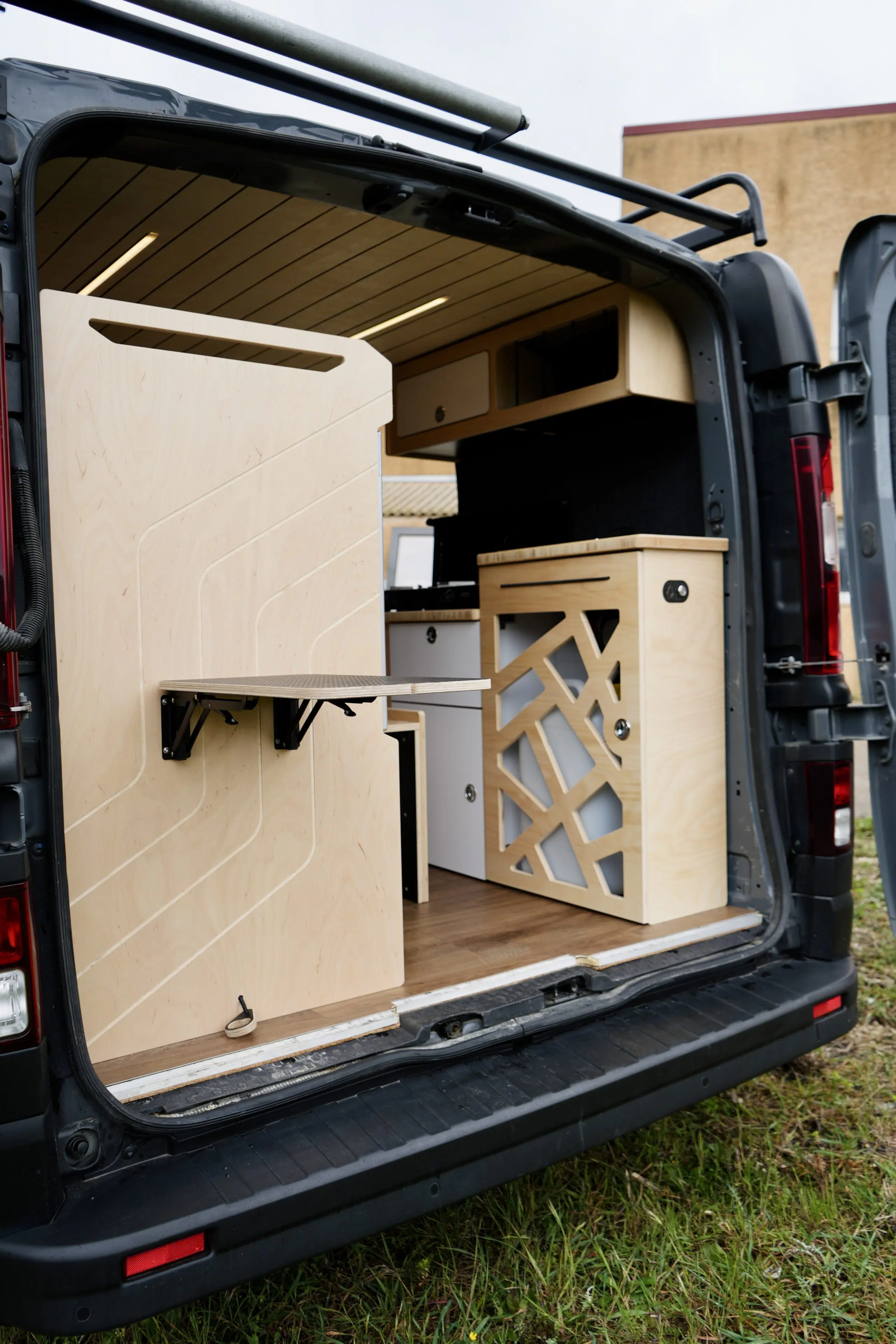 Kit Van Honey – Image 15