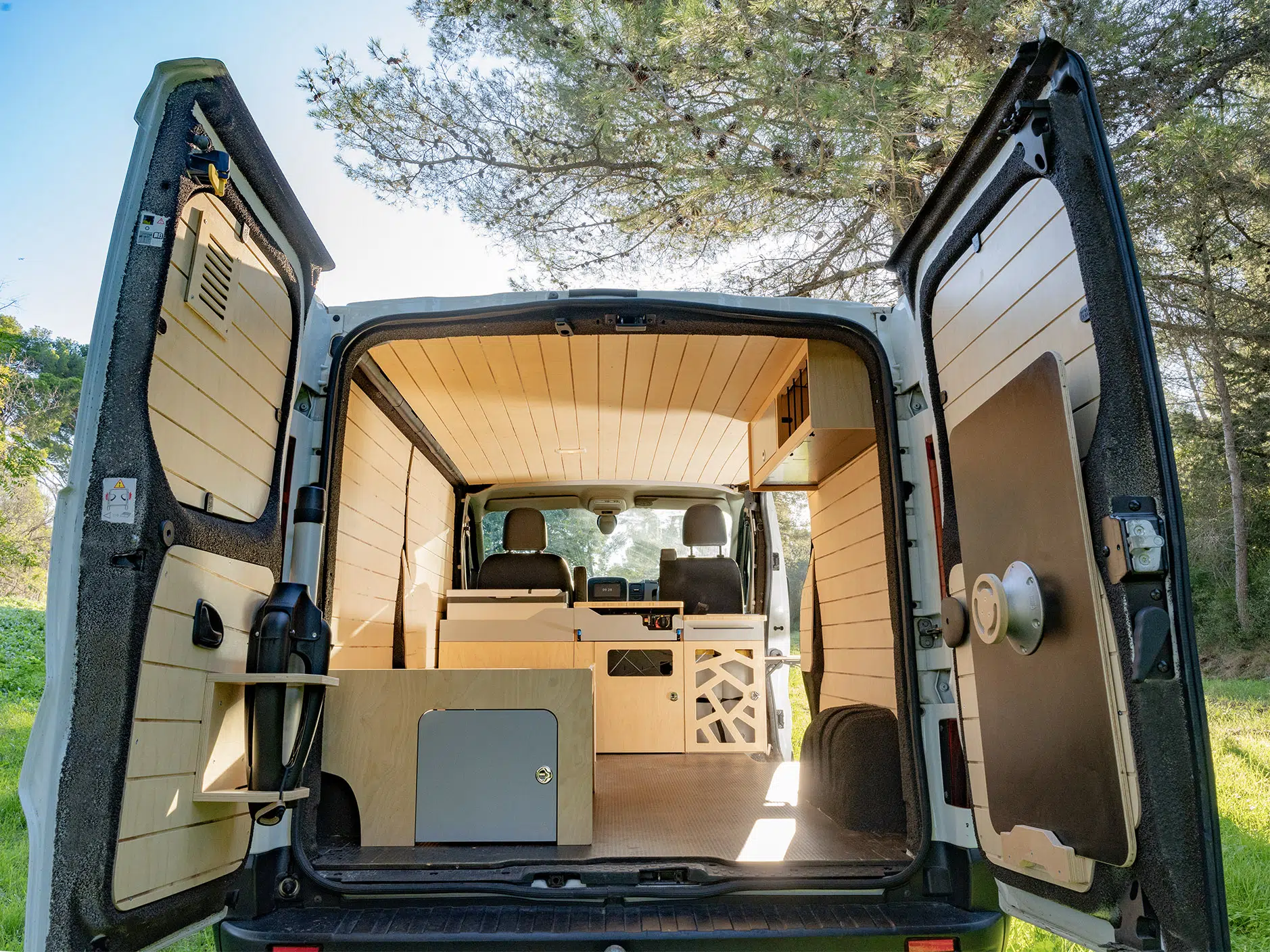 Kit Van Hornet – Image 8