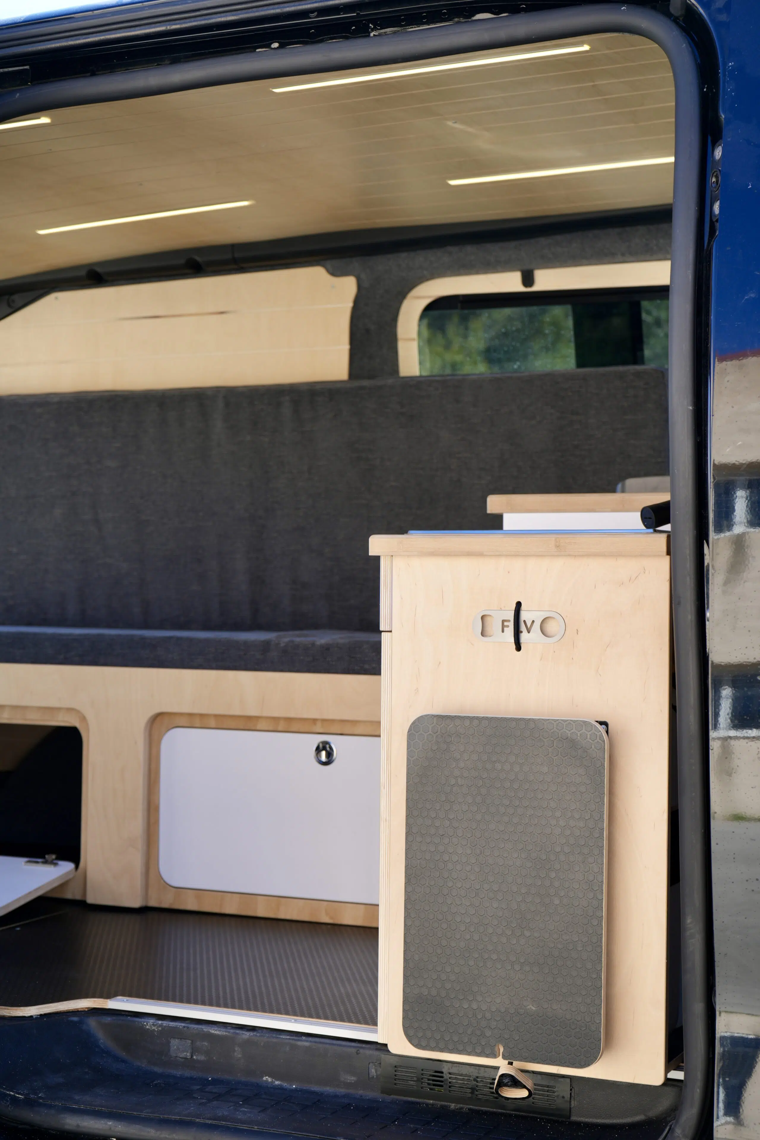 Kit Van Hornet – Image 16