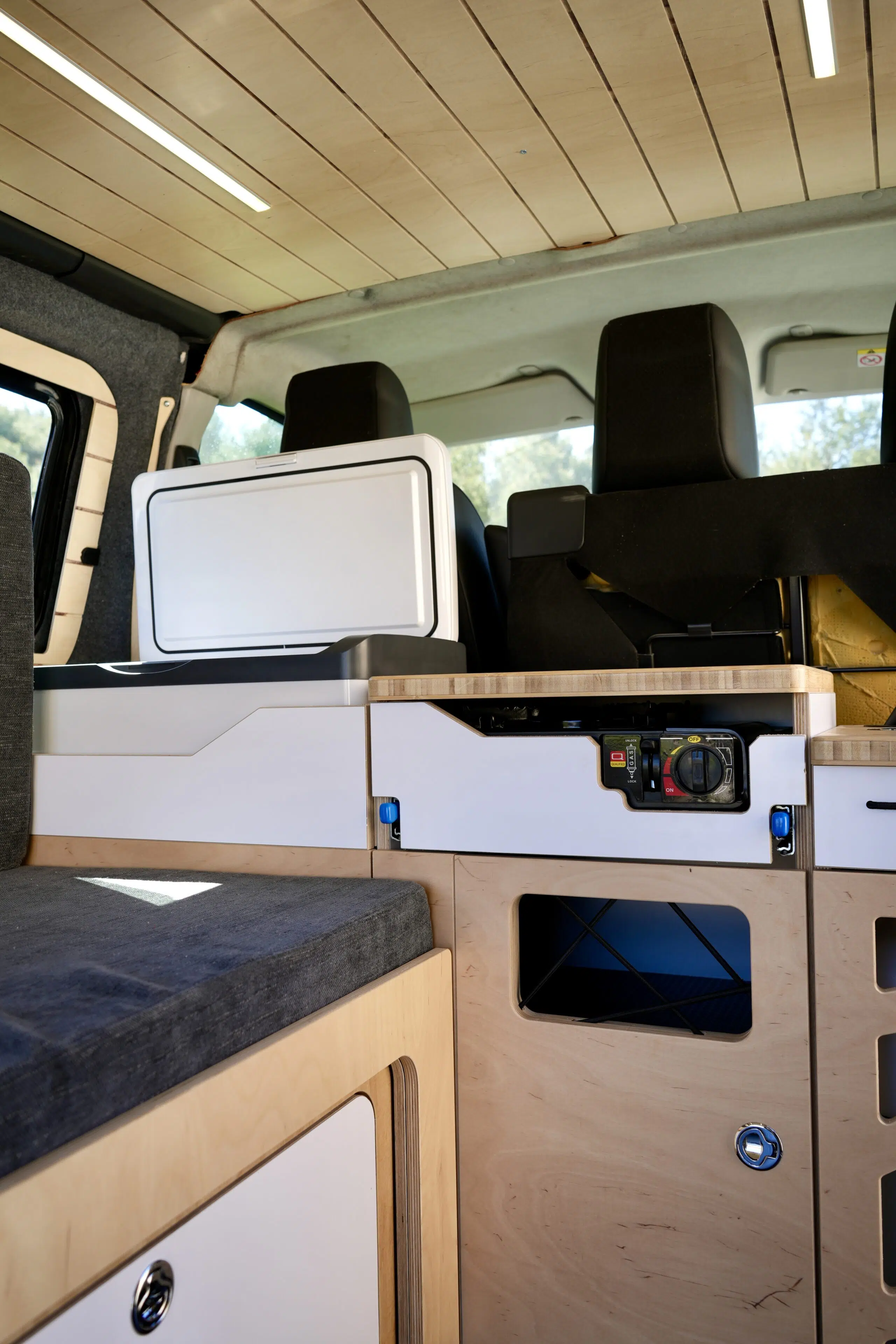 Kit Van Hornet – Image 14