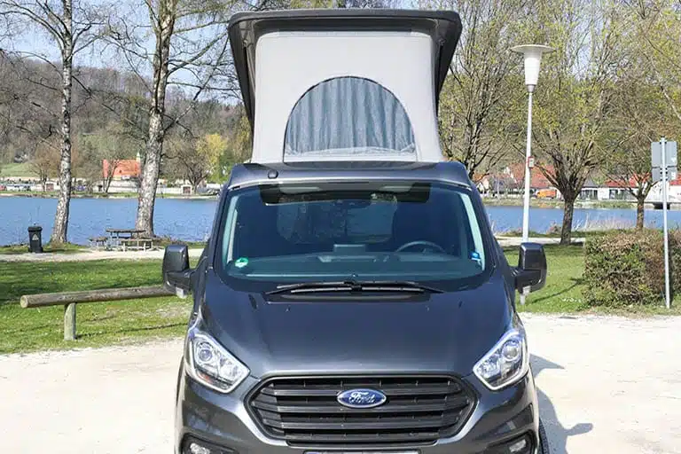 Le toit relevable SCA 126 est une option intéressante pour améliorer le volume de chargement de votre Ford Transit Custom L2H1.
