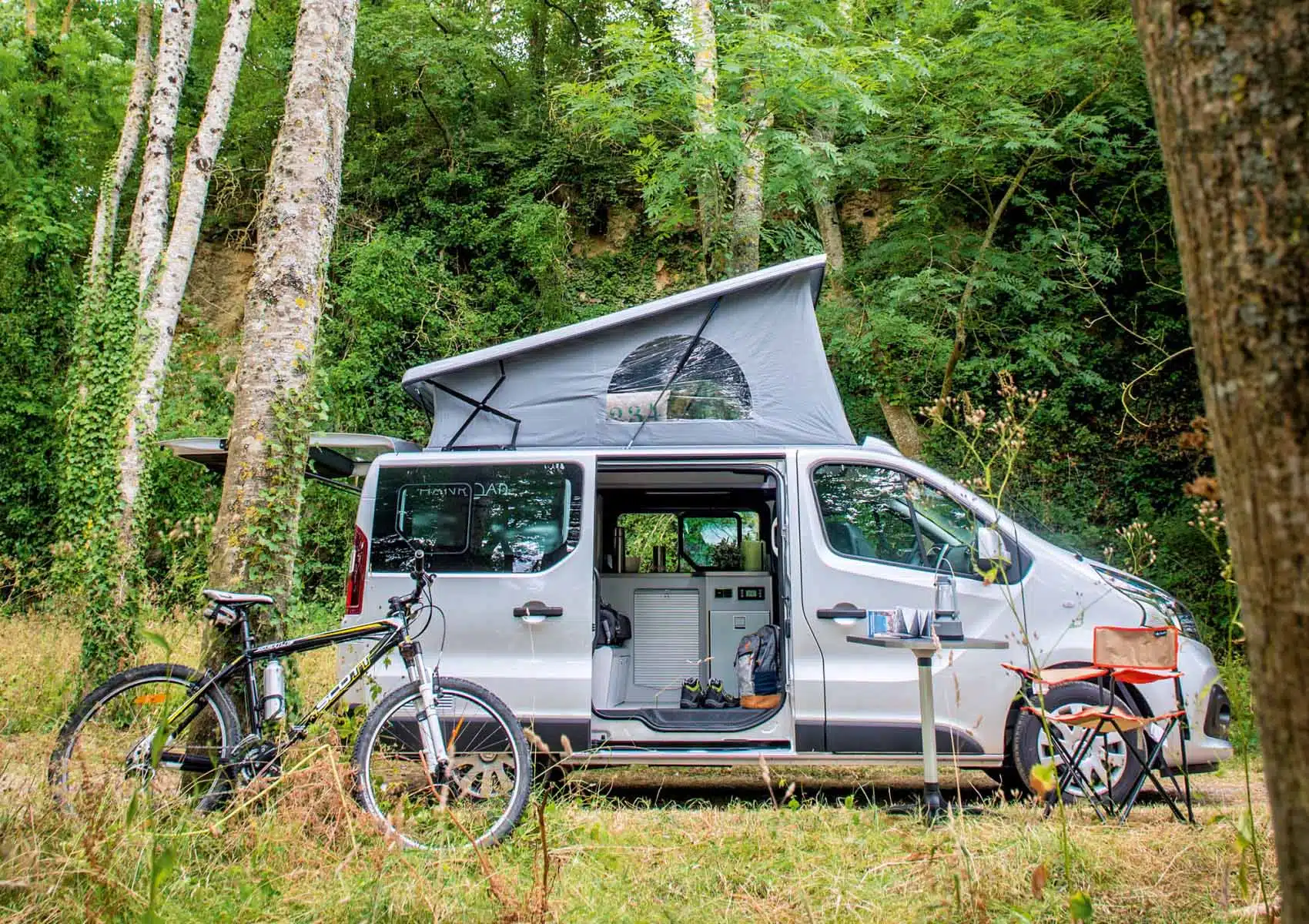 Renault traffic avec toit relevable SCA 186 ouvert